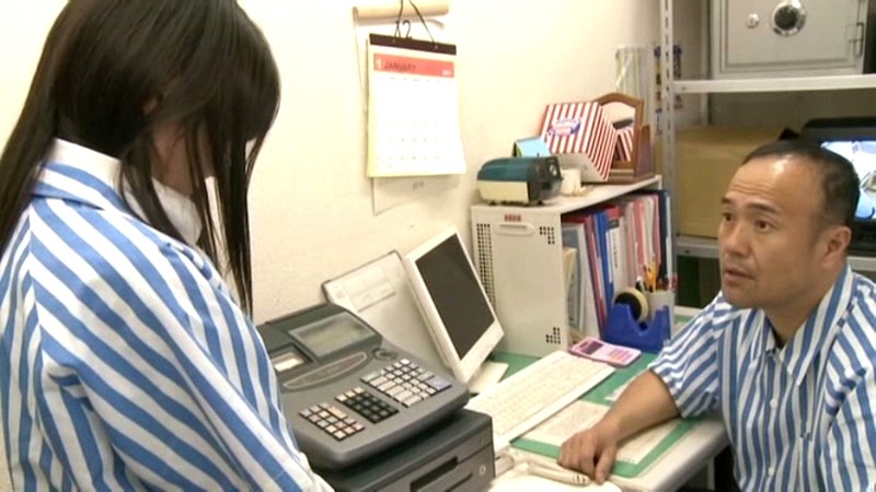 ザ・リアル映像 『バイト先のコンビニで不正がバレた女子校生、当然罰はセックス接客』