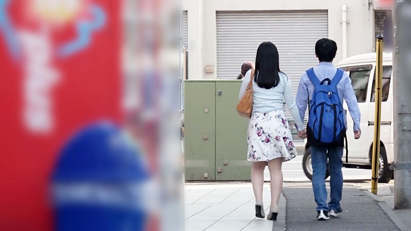 一般男女モニタリングAV おっぱいの大きな女の子はどこまで心優しいのか徹底検証!街行く巨乳女子大生が初対面の童貞くんのレンタル彼女のアルバイトに挑戦!友達の前で彼女のフリをするだけのはずだった女子大生は密室で2人っきりになった途端にフル勃起したチ○ポを放っ…