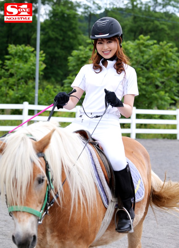 調教されたエリート乗馬騎手 吉沢明歩