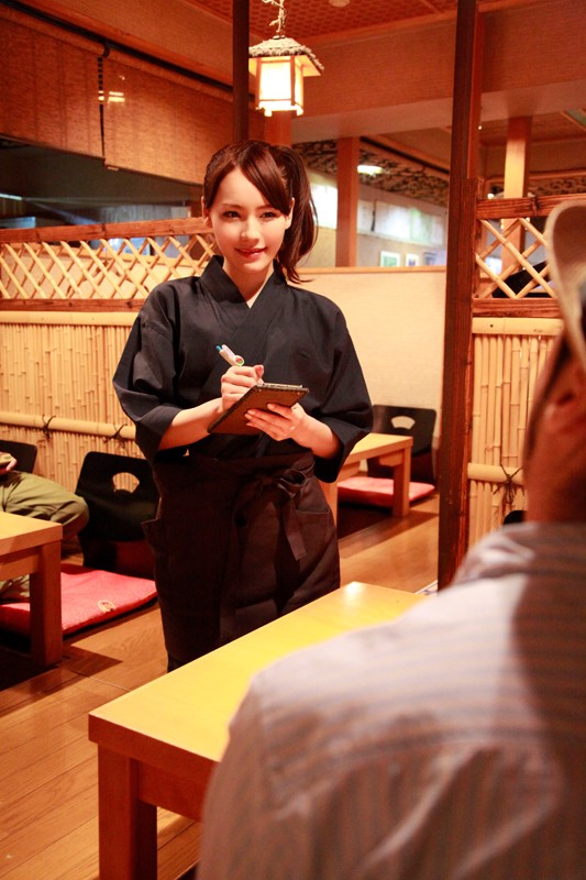 奨学金返済中のアルバイトに勤しむ美人店員は謝礼を見返りにナンパ出来ちゃうのか!?20人4時間