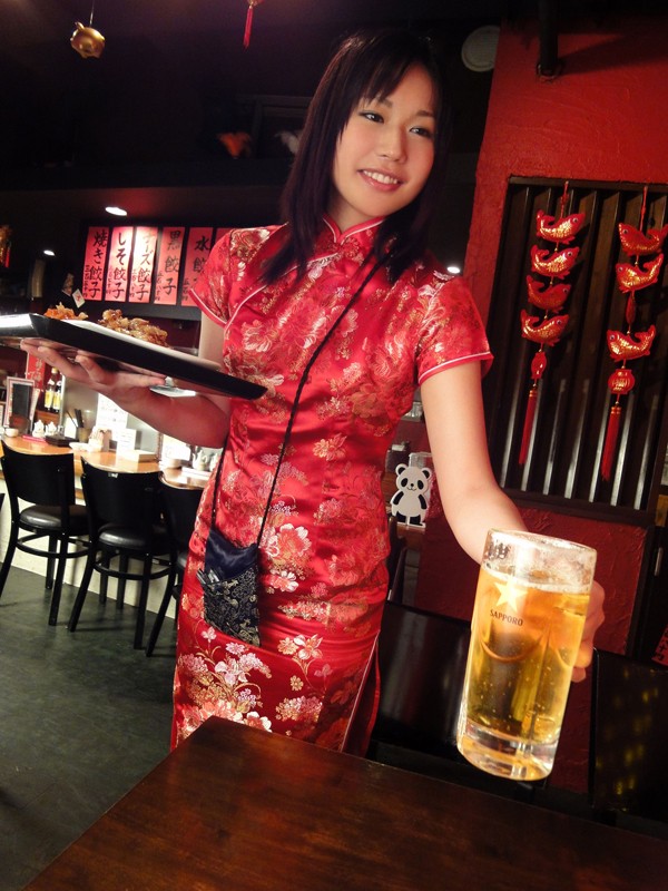 奨学金返済中のアルバイトに勤しむ美人店員は謝礼を見返りにナンパ出来ちゃうのか!?20人4時間