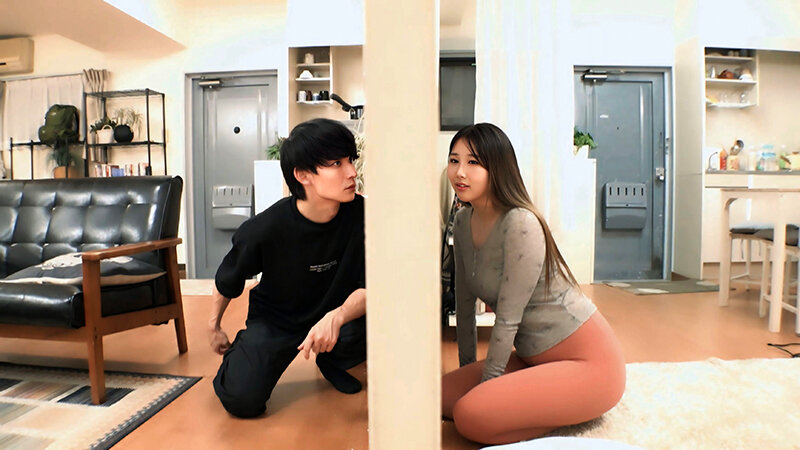 ボクの住むアパートの隣室のお姉さんは欲求不満だった…痴話喧嘩で空いた穴から壁穴越しに立ちバックで膣奥を突きまくった夏の日の思い出