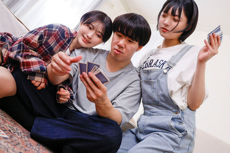 ボーイッシュ女子逆3P!男友達みたいな黒髪ショートの幼馴染から常に乳首責めとベロチューの同時攻撃でヤられまくった1泊2日。小松本果 虹村ゆみ