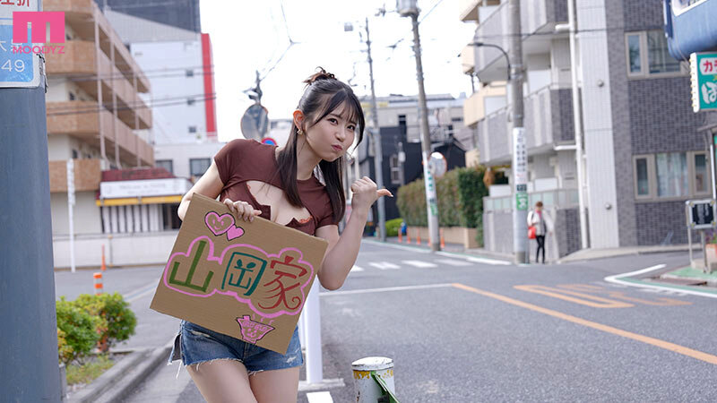 スグそこに誰かいるのに…!狭い密室空間に連れ込み汗ダク密着ベロチュウでムラムラ中出し誘惑してくる神BODYお姉さん 葵いぶき (BOD)