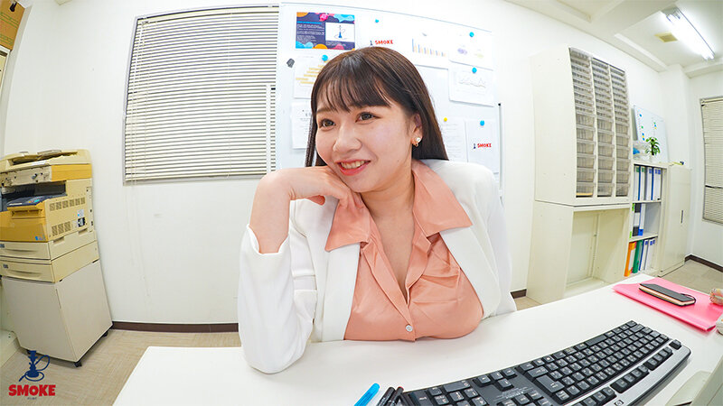 【ベストヒッツ】【パイズリセクハラ】パッツン熟ぱい挑発で若手ち○ぽをビンビン勃起させ乳圧挟射で何度も抜いてくる色白巨乳人妻女上司 小坂ひまり【アウトレット】