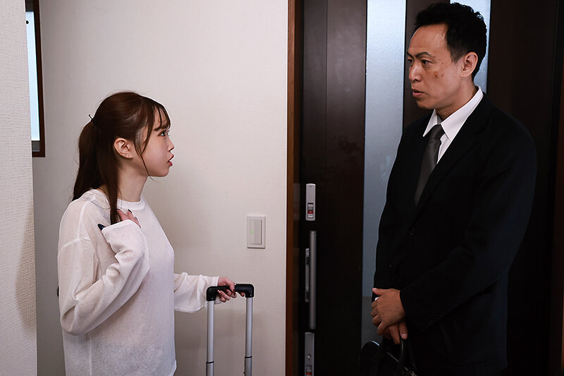 【数量限定】民泊ダブルブッキング 一つ屋根の下で惹かれあう二人 宮本さと美 生写真とパンティ付き